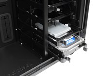 最大7つのストレージに対応する3.5/2.5インチシャドウベイ